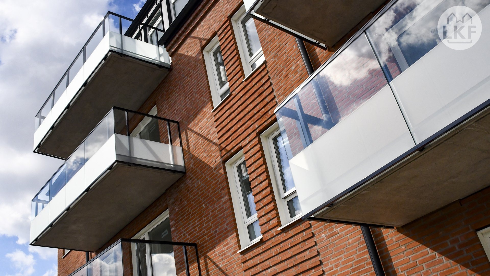 Balkonger med glasade sidor