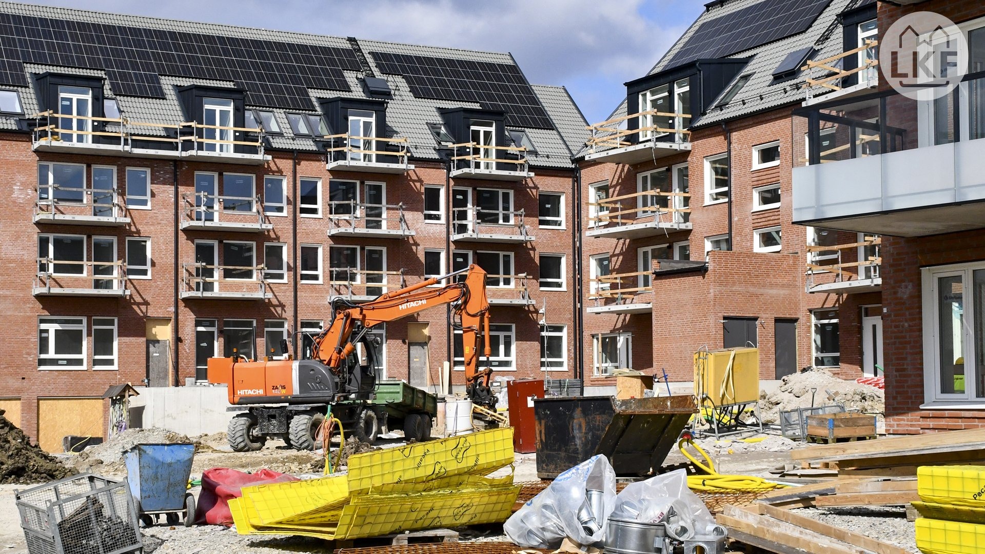 En byggarbetsplats som föreställer en fastighet som byggs